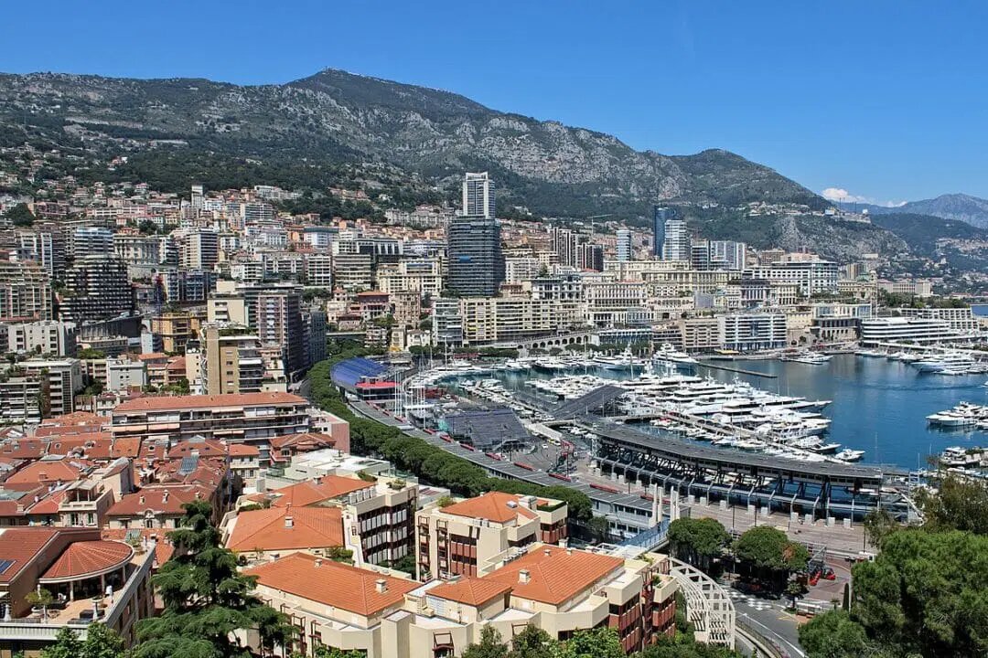 Photo de la promenade des anglais à nice avec illustration de la carte de France